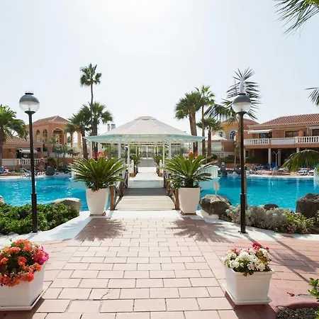 Royal Gardens Apartment